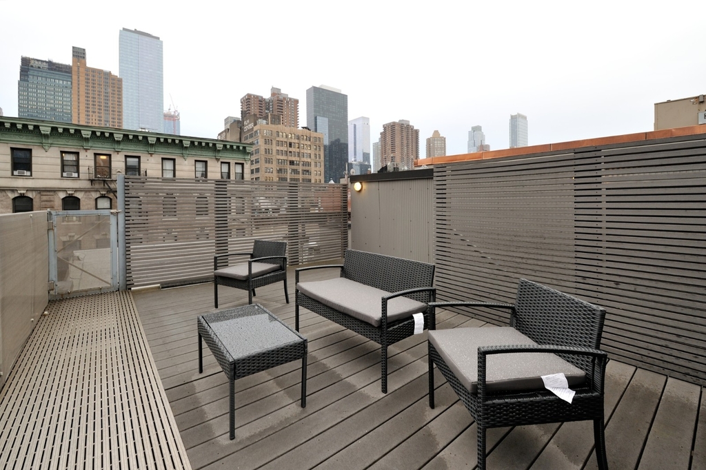 300 West 47th Street - Photo 10