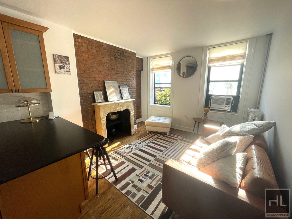 504 East 6 Street - Photo 1