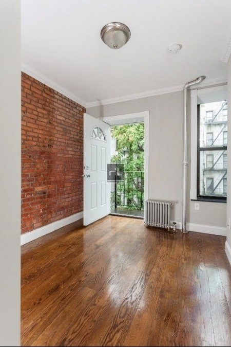 422 East 9th Street - Photo 2