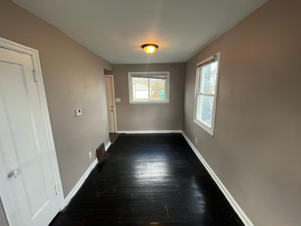 1110 E 23rd Avenue - Photo 2