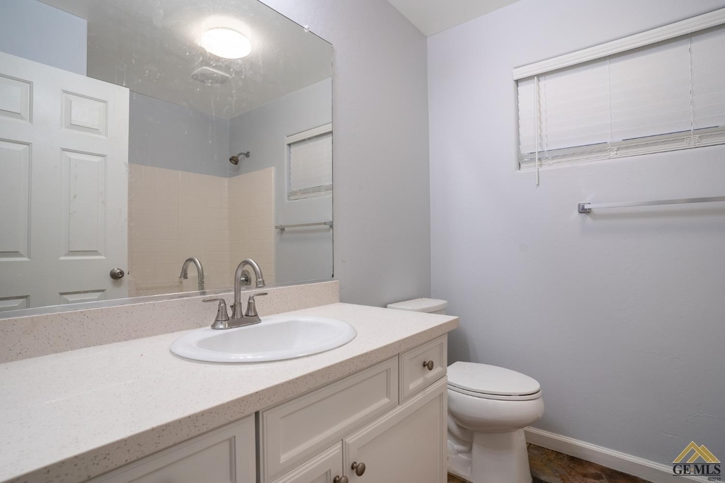 5812 Tyringham Rd - Photo 3