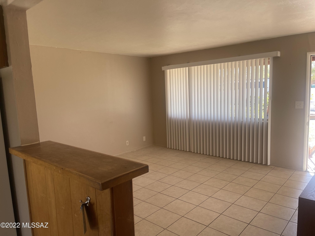 3961 E Fairmount Street - Photo 2