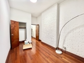 633 East 6th Street - Photo 4