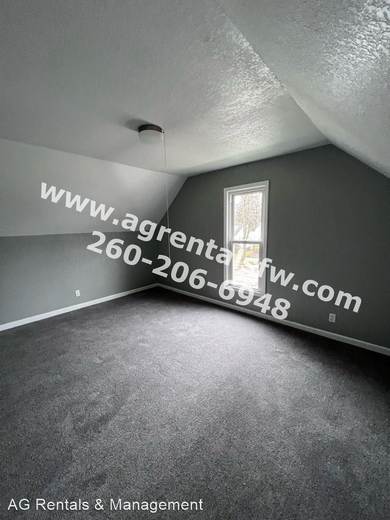 320 W 15th St - Photo 2