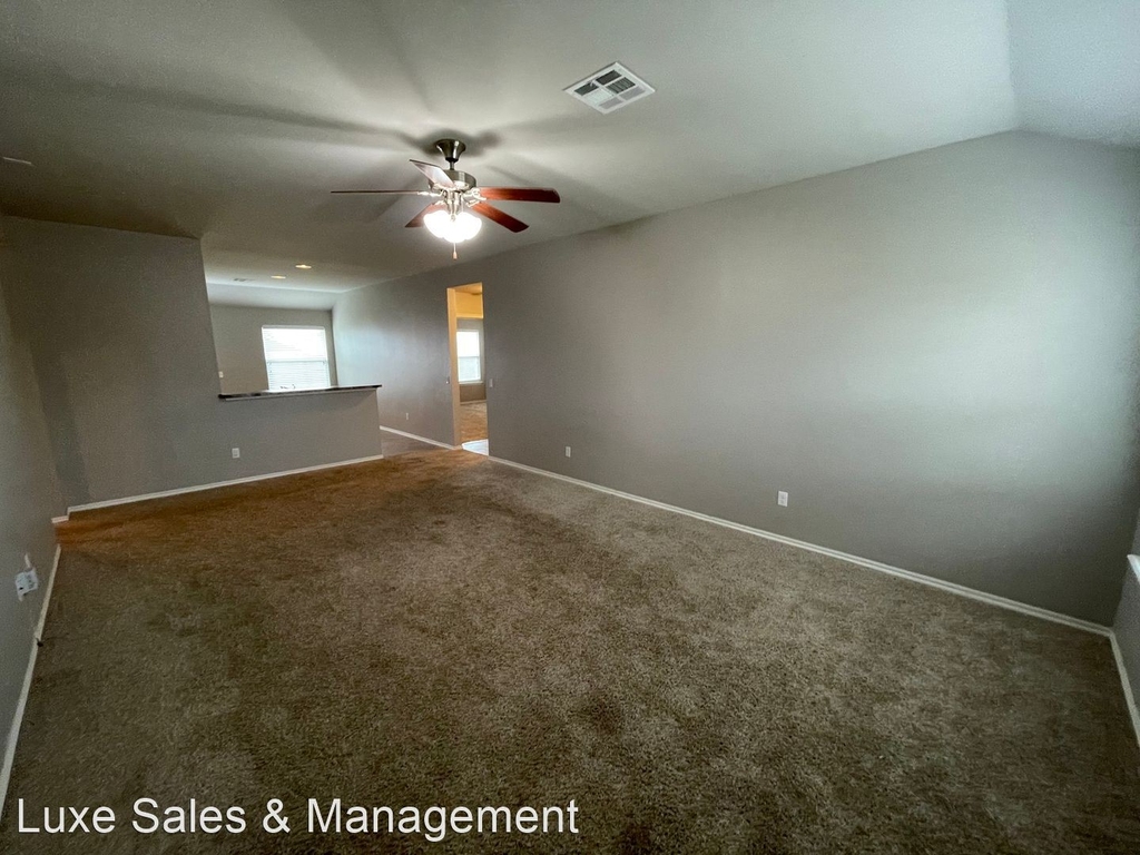 11724 Nw 135th Street - Photo 2