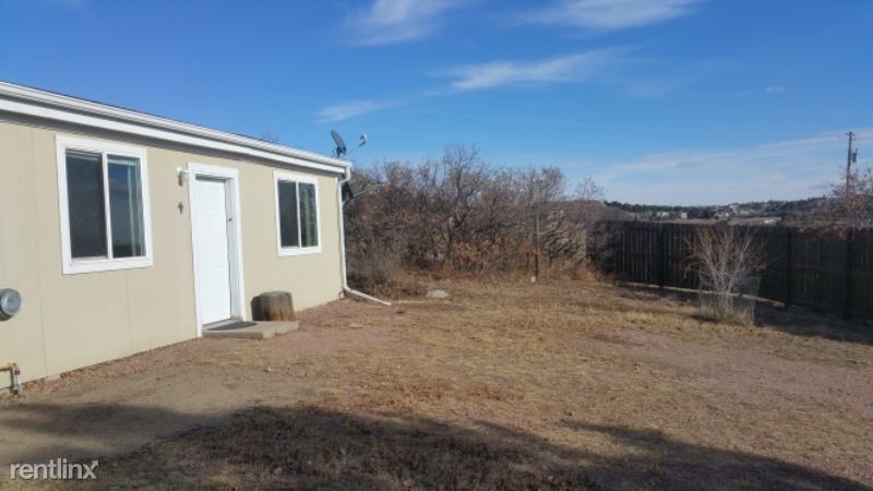 760 Struthers Loop 2 - Photo 1