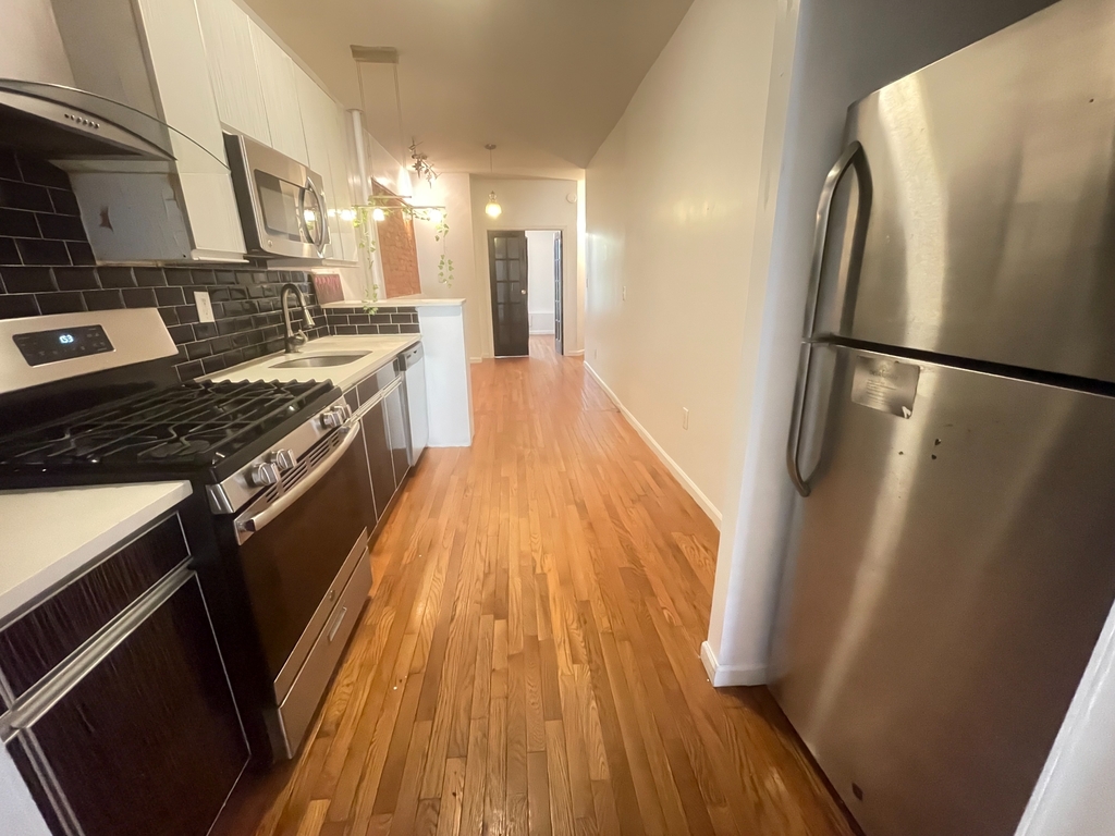 1354 Hancock Street - Photo 2