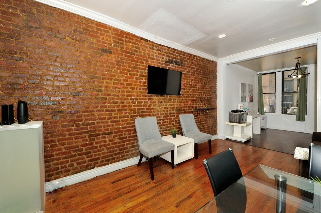 536 Ninth Avenue - Photo 2