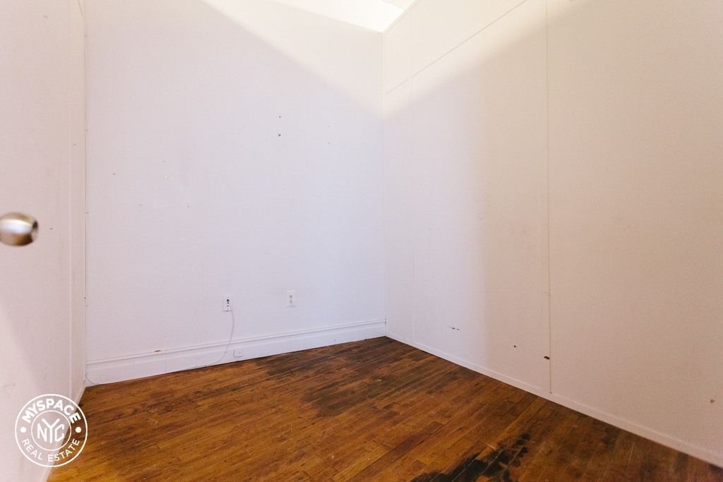 1087 Flushing Avenue - Photo 3