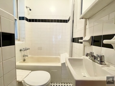 328 East 9 Street - Photo 5