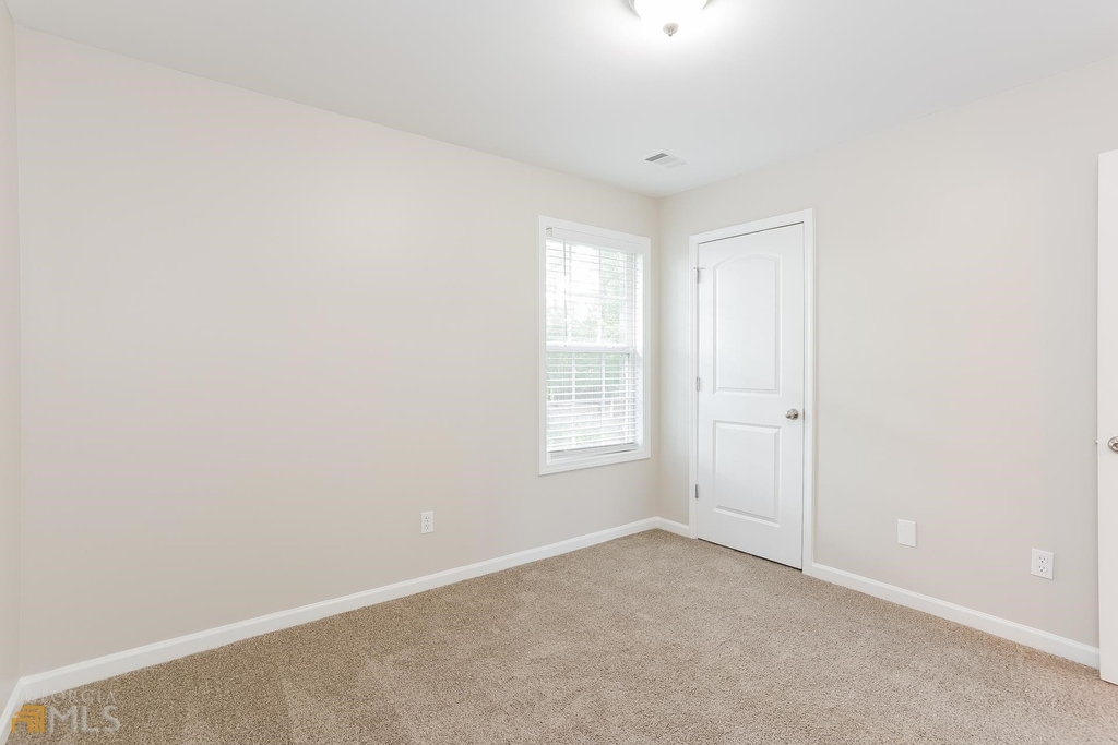 614 Nine Oaks - Photo 11