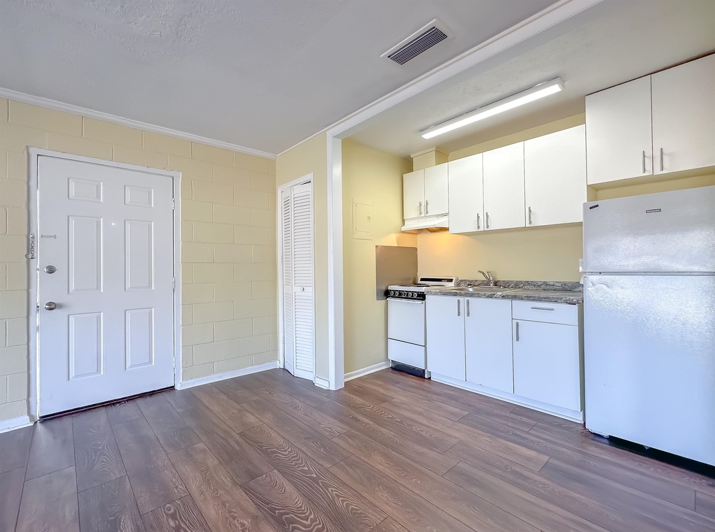 2241 W Pensacola - Photo 9