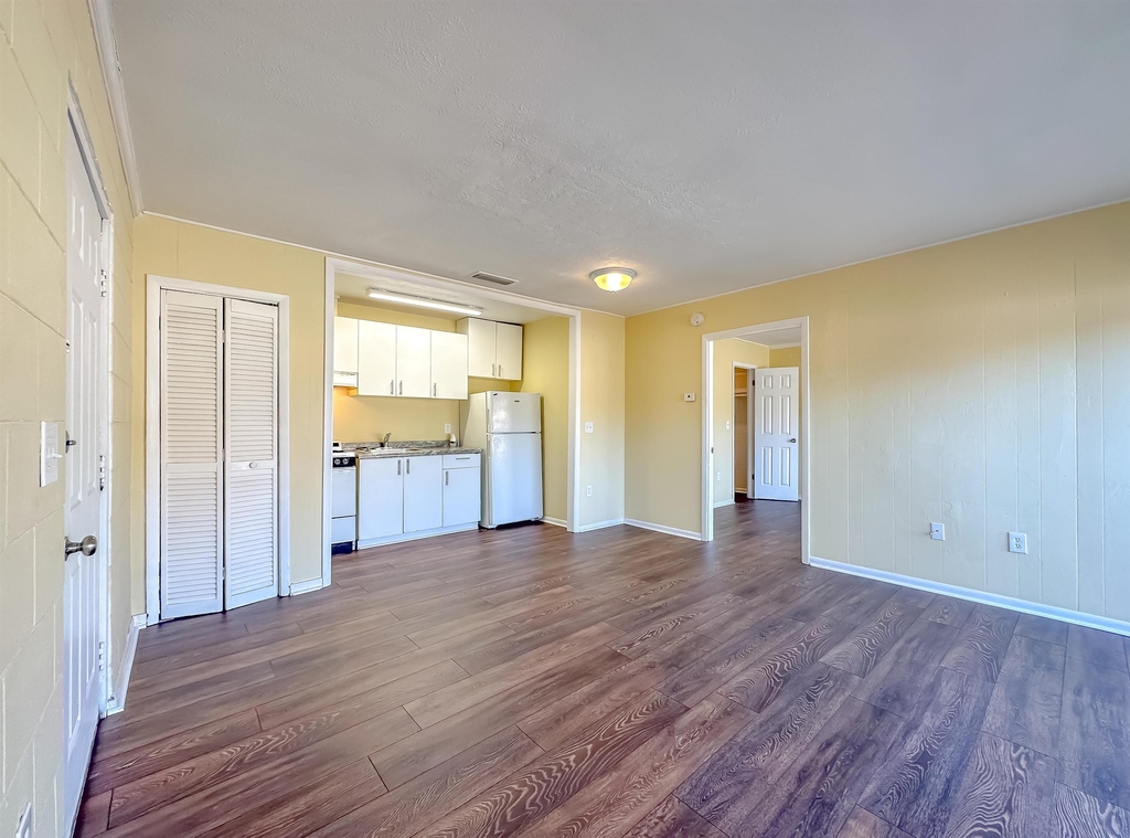 2241 W Pensacola - Photo 1