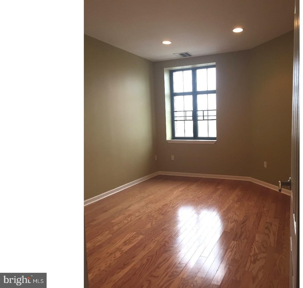 1601 Spring Garden Street - Photo 9