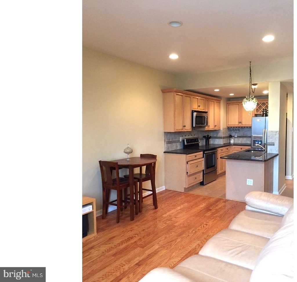 1601 Spring Garden Street - Photo 3