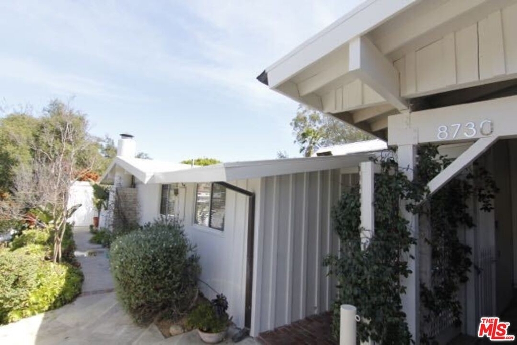 8730 Hollywood Hills Rd - Photo 11