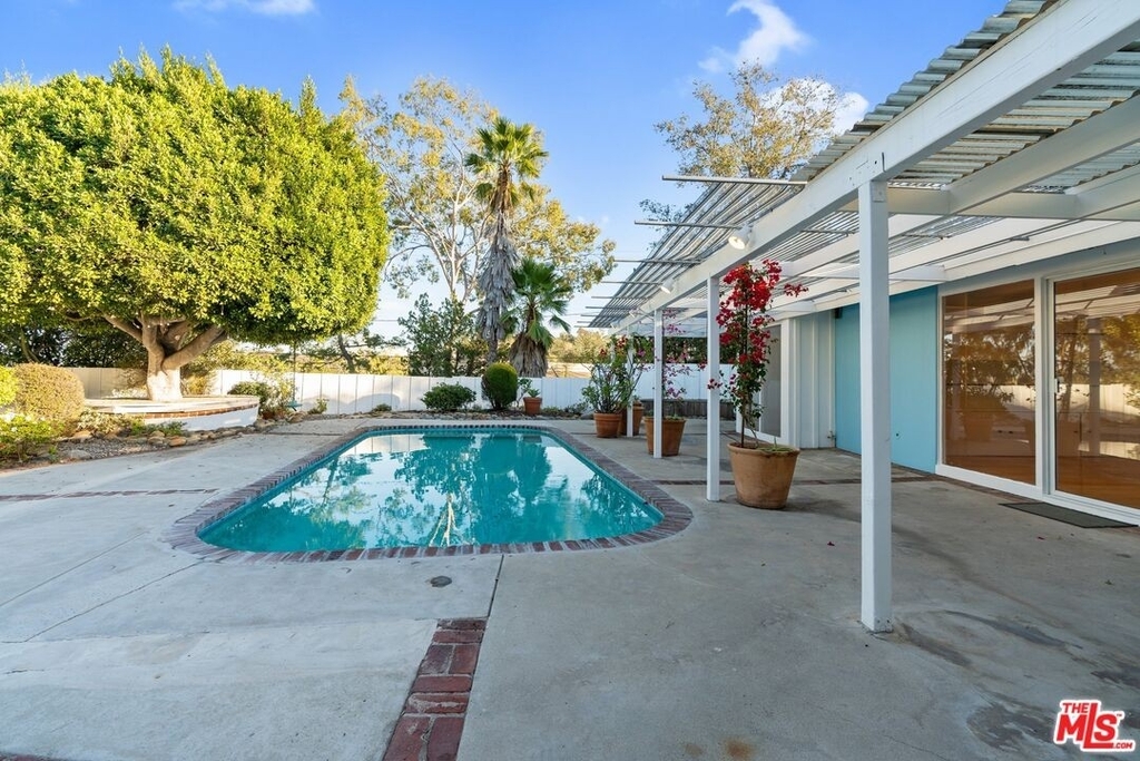 8730 Hollywood Hills Rd - Photo 34