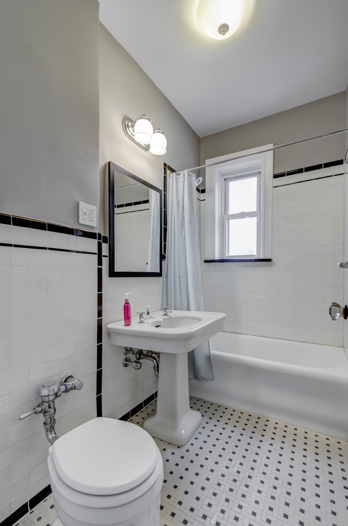 122 West 39th St - Photo 6