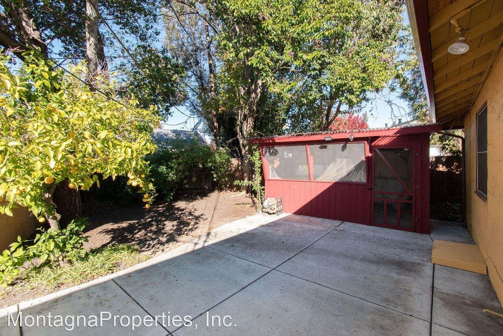 2221 Boxwood Dr - Photo 15