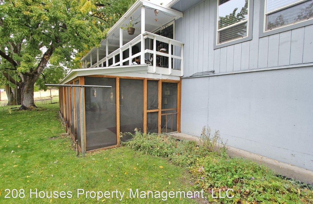 5433 Hill Rd - Photo 2