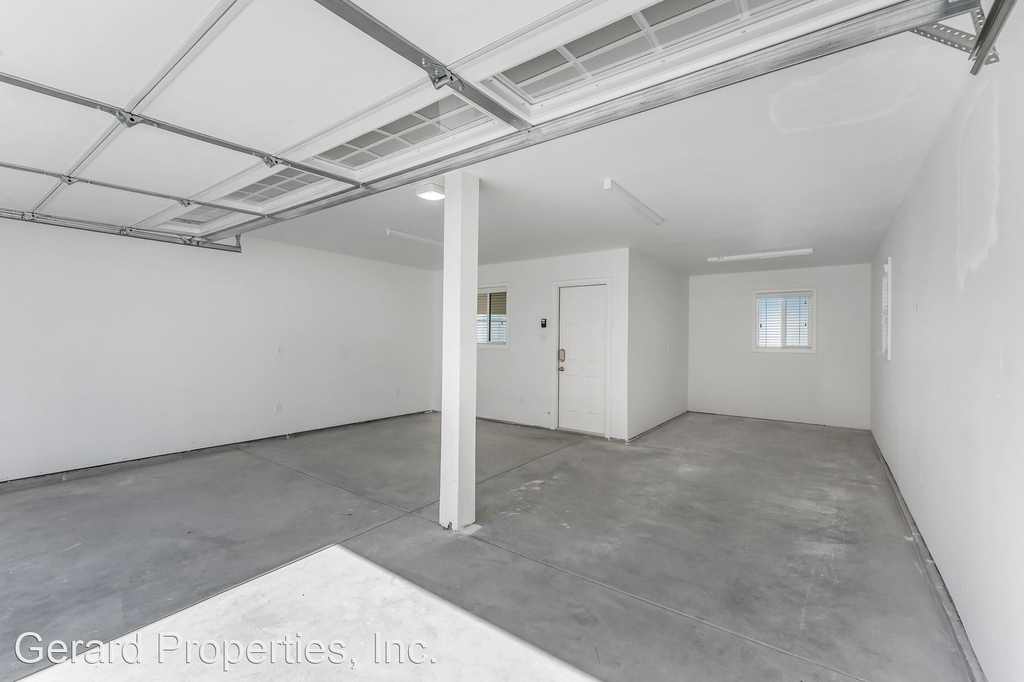 2609 Wilshire - Photo 33