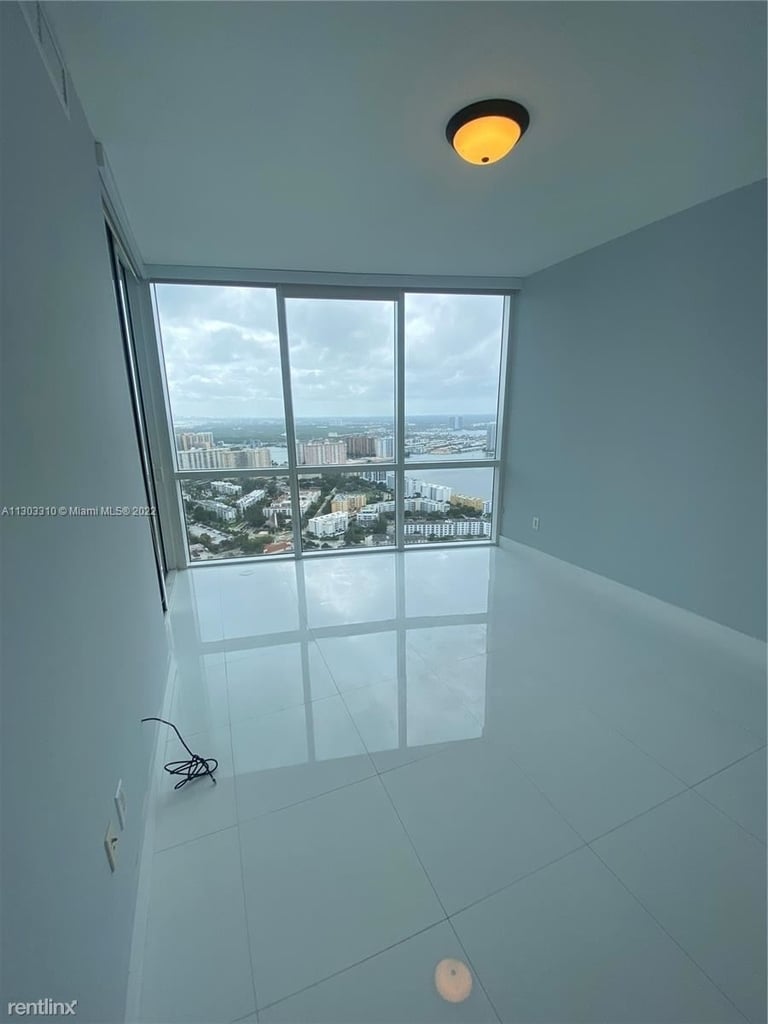 18201 Collins Ave # 5505 - Photo 10