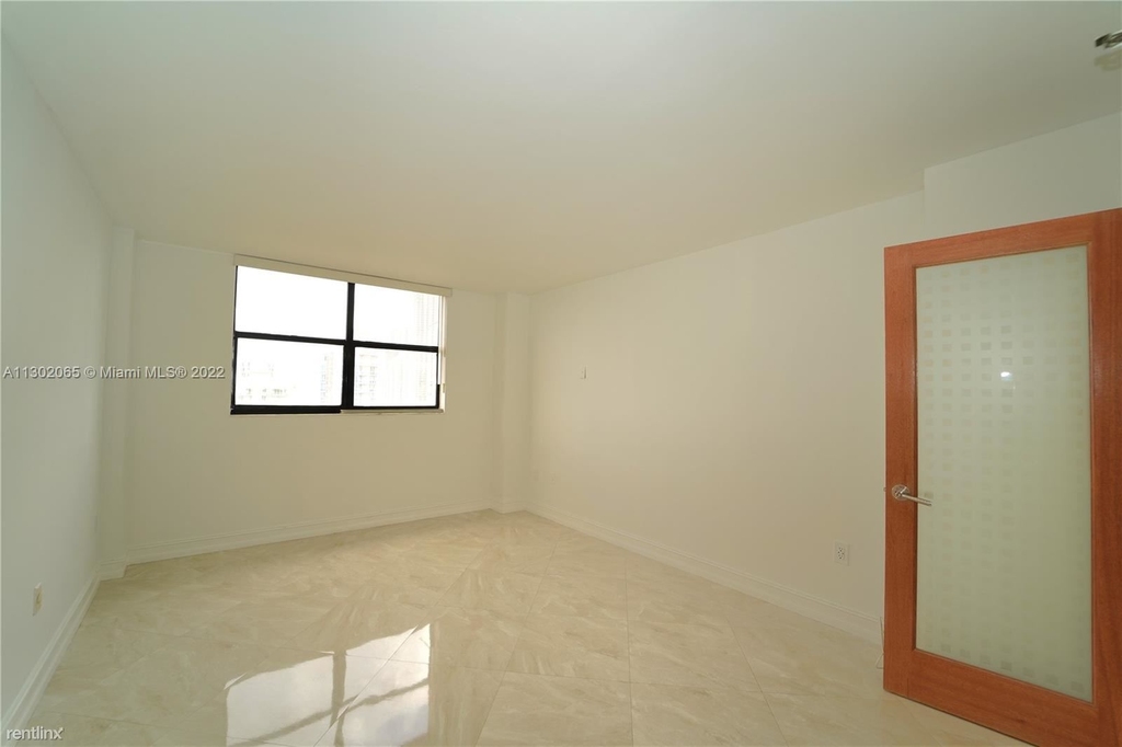 210 174th St Apt 1818 - Photo 14