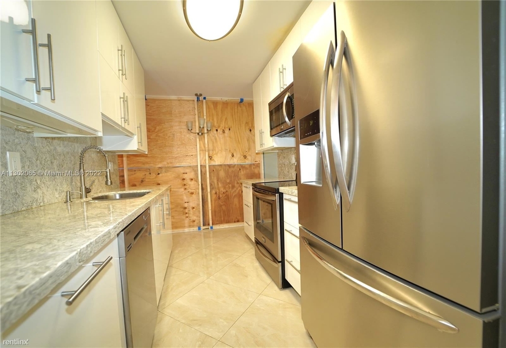 210 174th St Apt 1818 - Photo 8