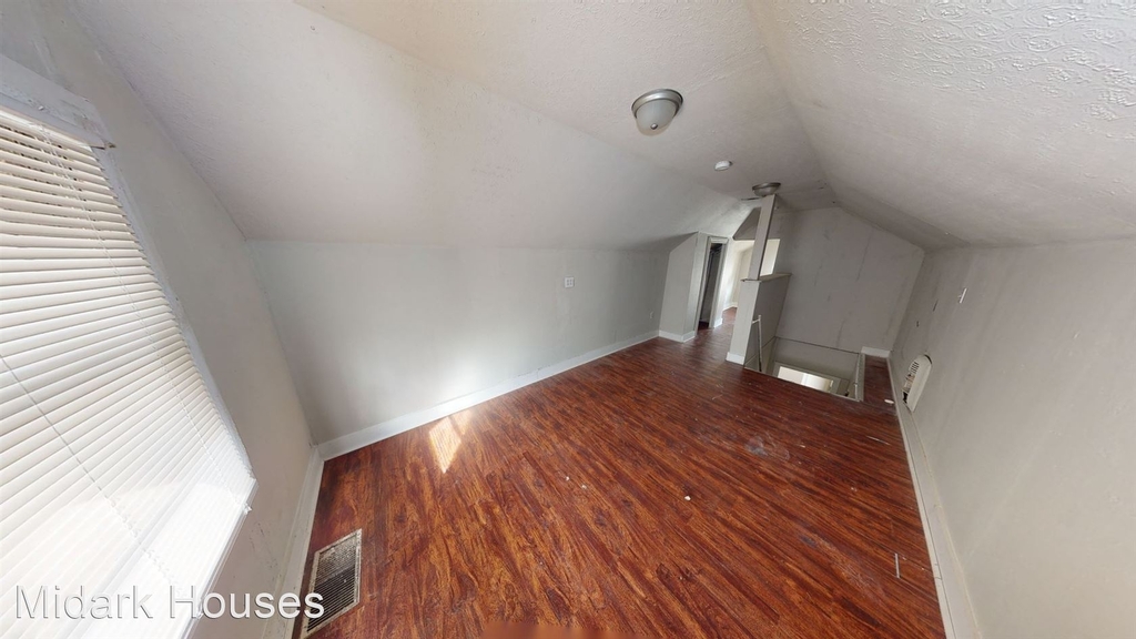 510 W 51st Street - Photo 12