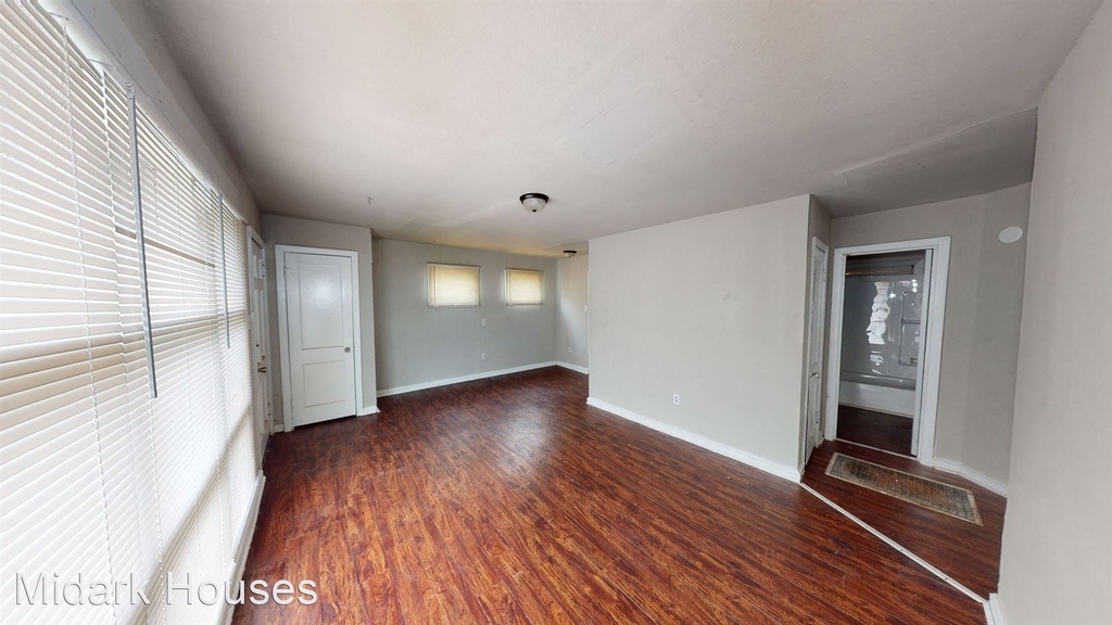 510 W 51st Street - Photo 2