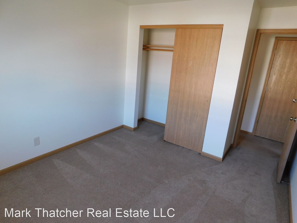 209-215 Roosevelt Drive - Photo 11