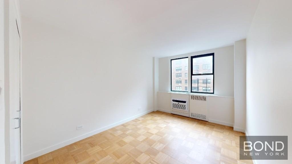 435 East 79th Street - Photo 4