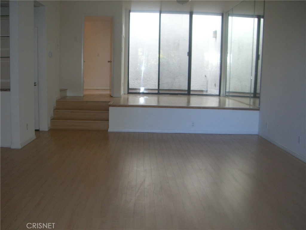 10720 Ohio Avenue - Photo 2