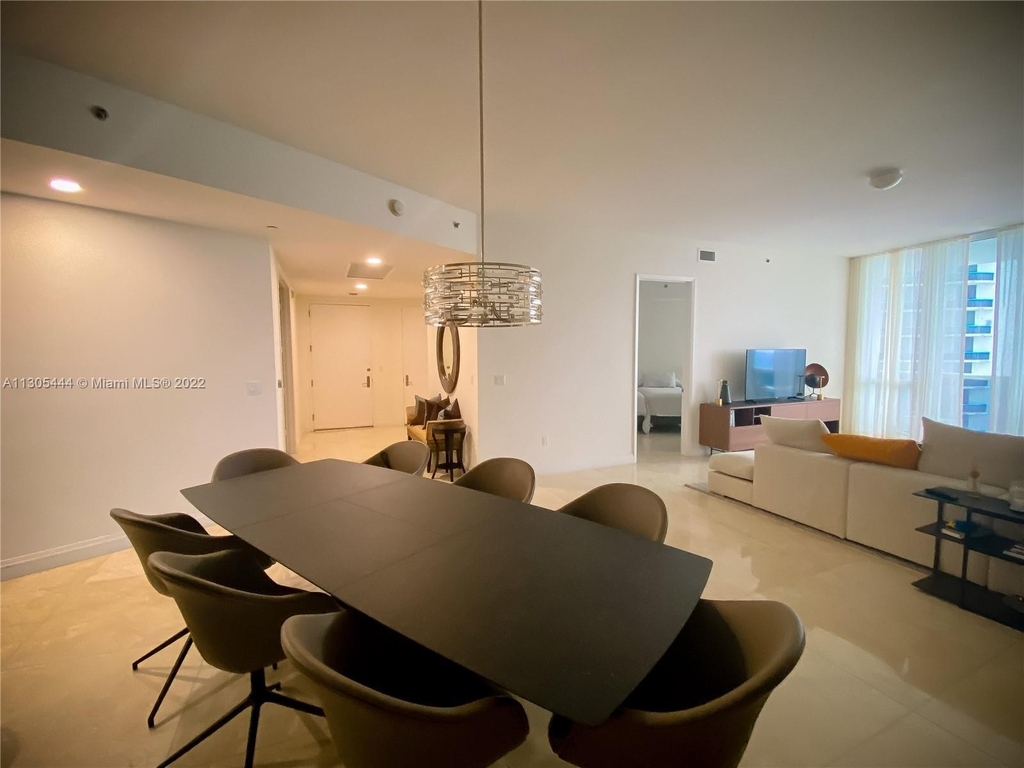 15901 Collins Ave - Photo 19