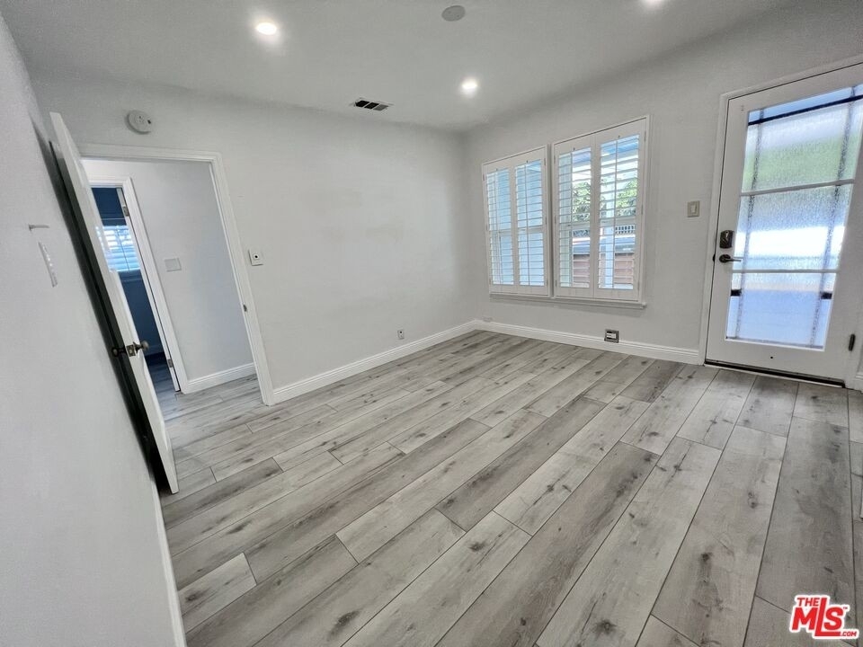 5266 Forbes Ave - Photo 12