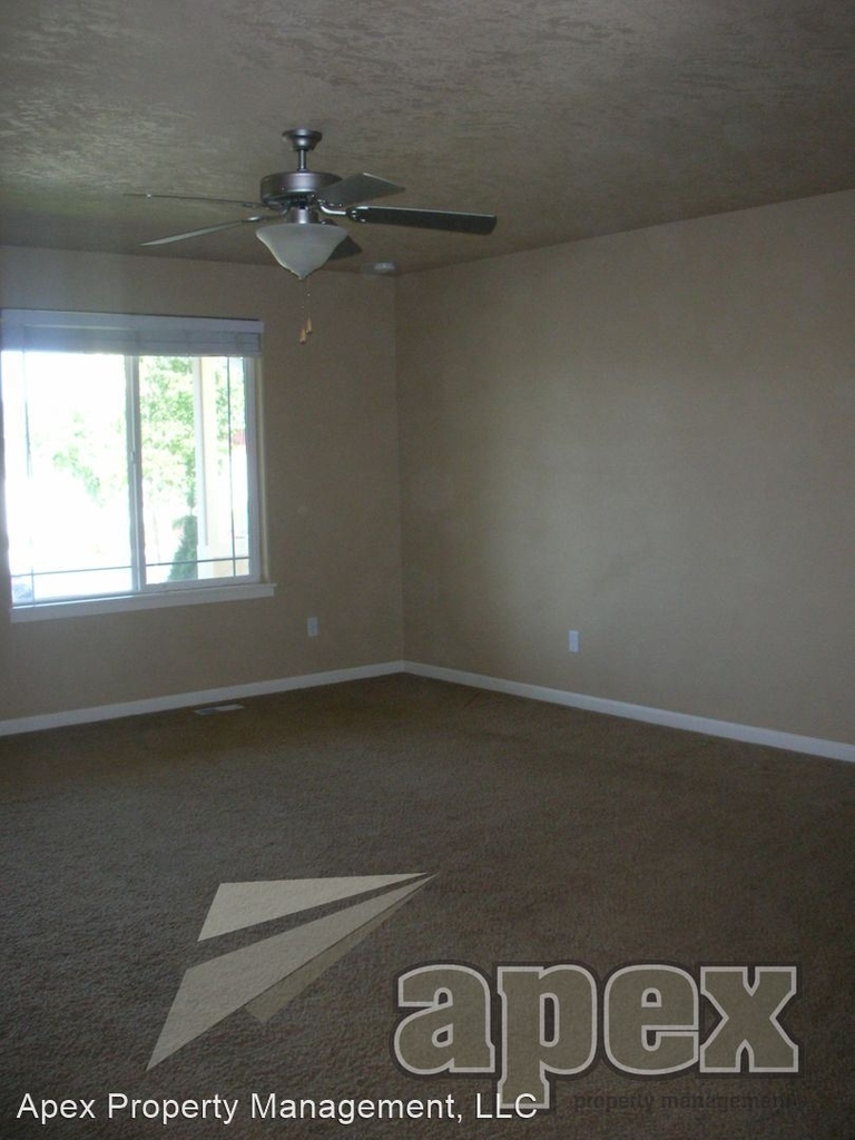 900 N Britt Pl - Photo 1