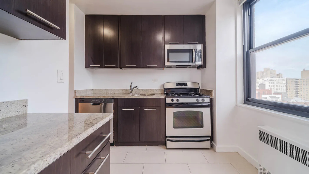 303 East 83rd Street, Unit 07b - Photo 1