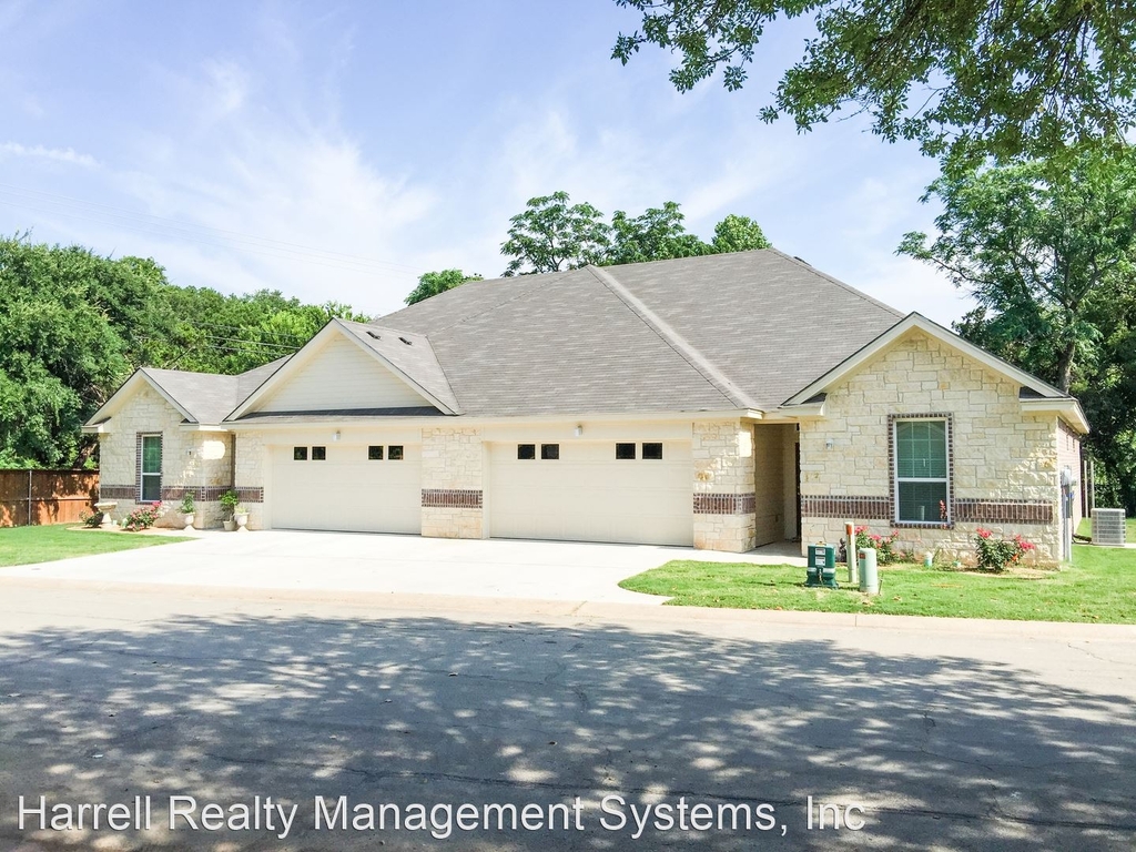 2945 Savannah Court - Photo 0