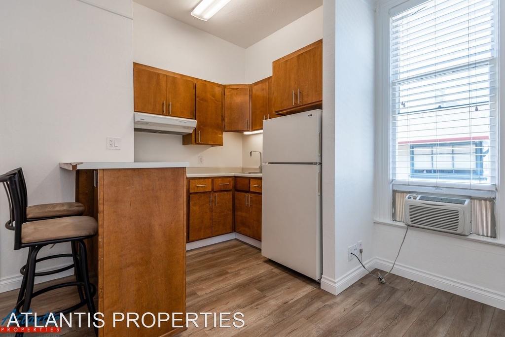 232 S. 10th Street - Photo 2