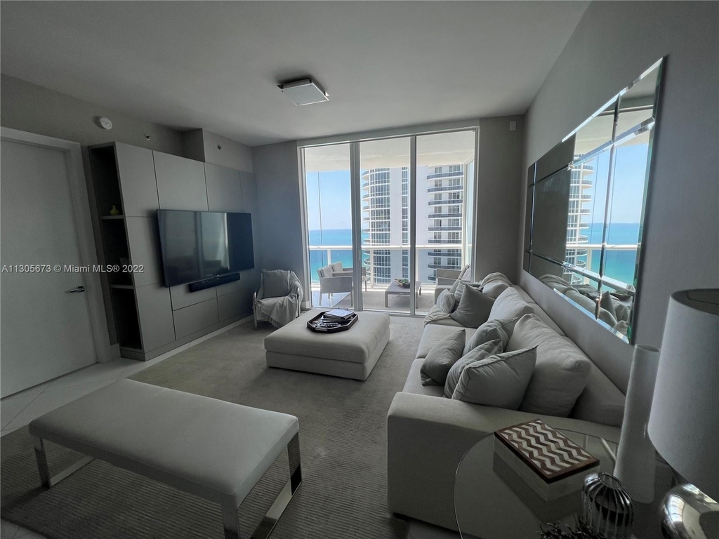 15901 Collins Ave - Photo 3