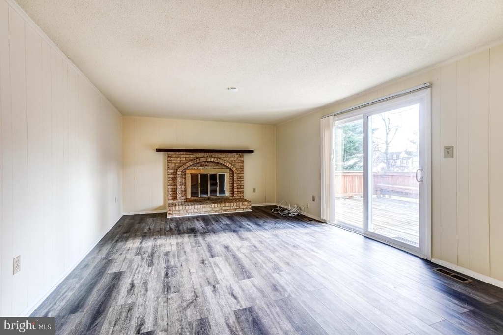 15805 Anamosa Drive - Photo 12