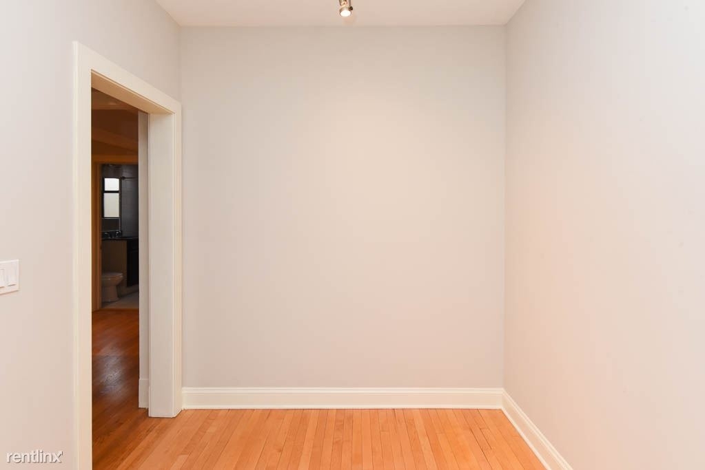 2319 N. Rockwell, Unit 3a - Photo 4