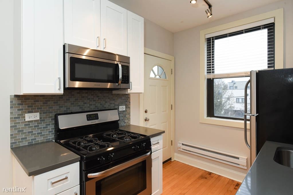 2319 N. Rockwell, Unit 3a - Photo 2