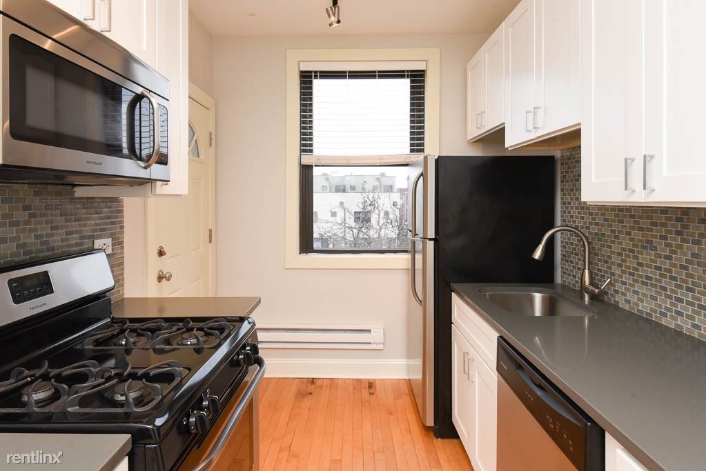 2319 N. Rockwell, Unit 3a - Photo 1