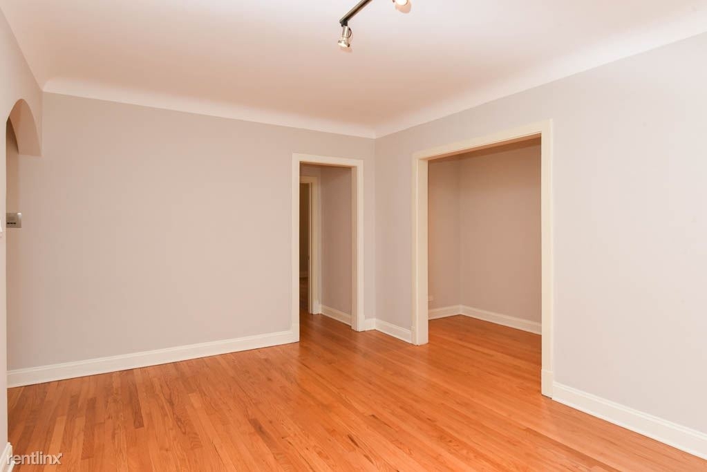 2319 N. Rockwell, Unit 4a - Photo 9