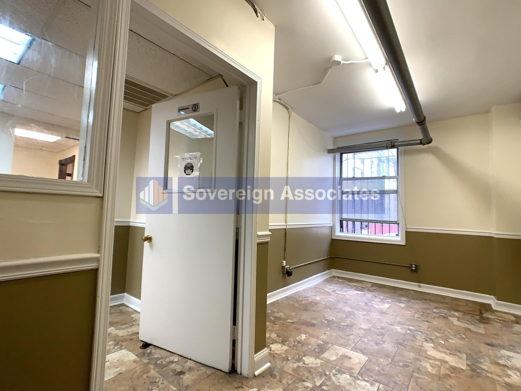 975 Walton Avenue - Photo 2