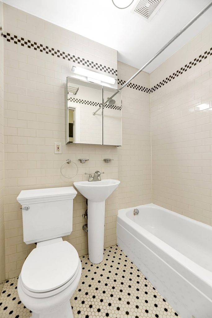 124 East 27th Street - Photo 4