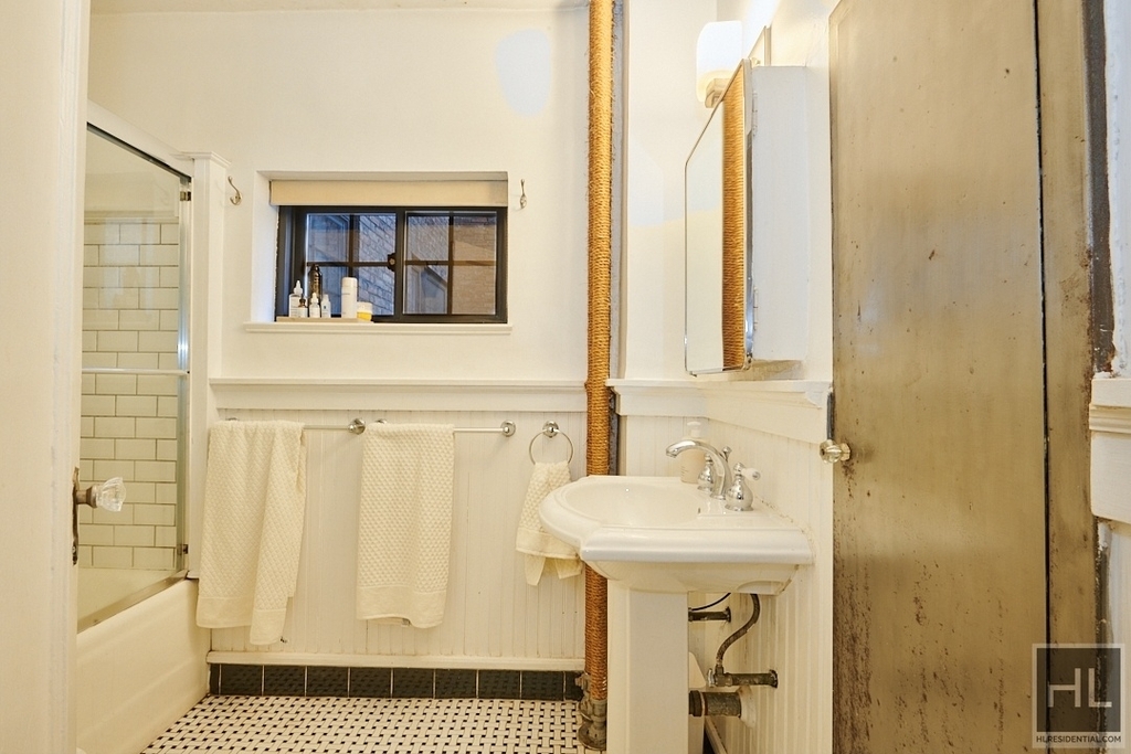 102 East 22 Street - Photo 6