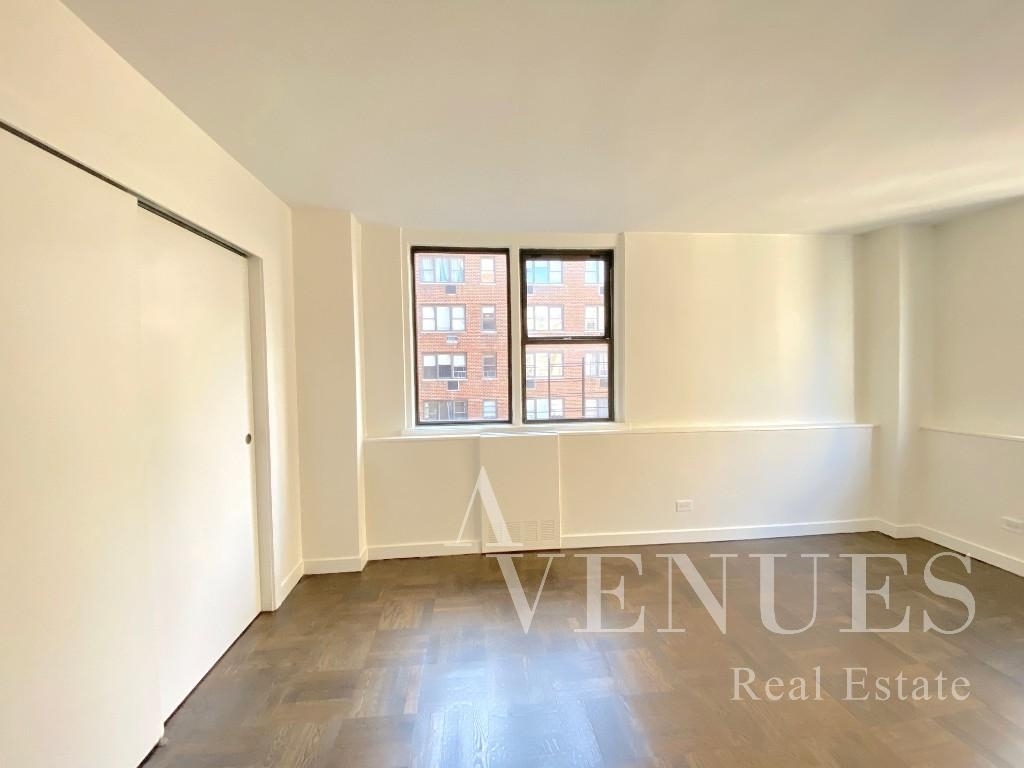 East 79th Street - Photo 10