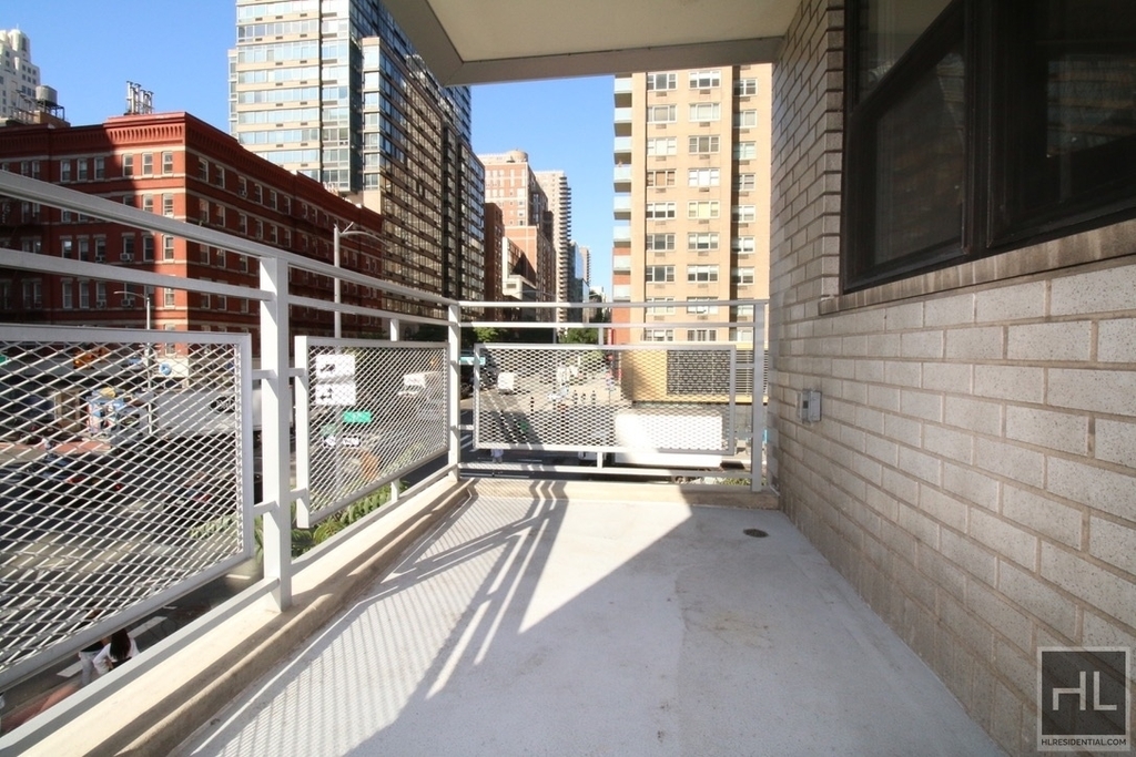 East 86th Street - Photo 2